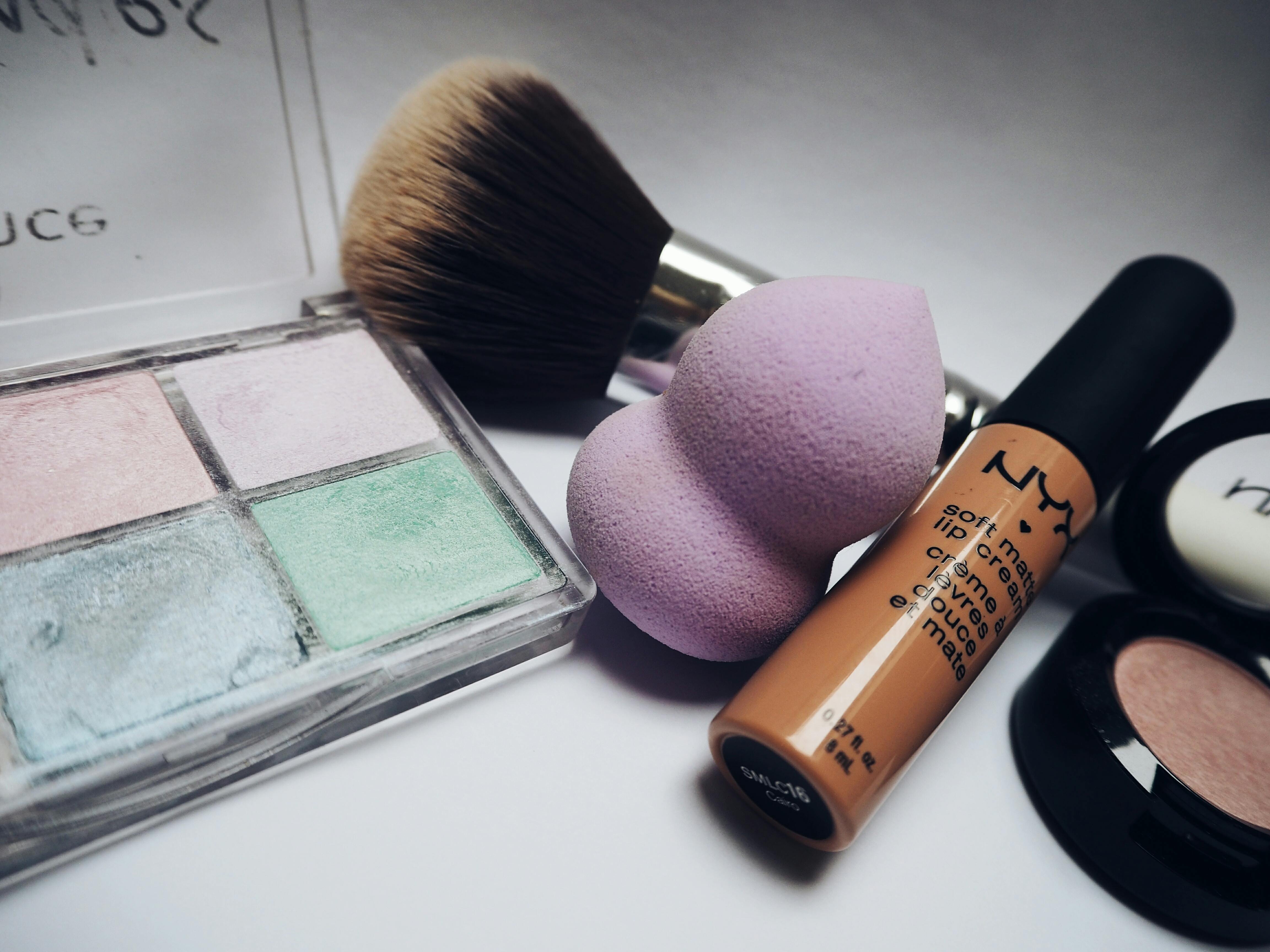 Transform Your Makeup Routine with Hourglass Concealer