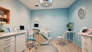 Orthodontic consultation room highlighting 歯並び 矯正 おすすめ with modern dental tools.