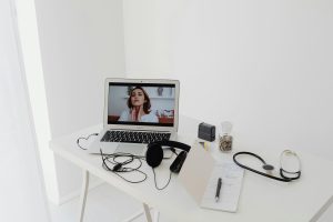 pexels-karola-g-7195080