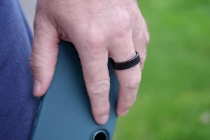 ringconn-gen-2-phone