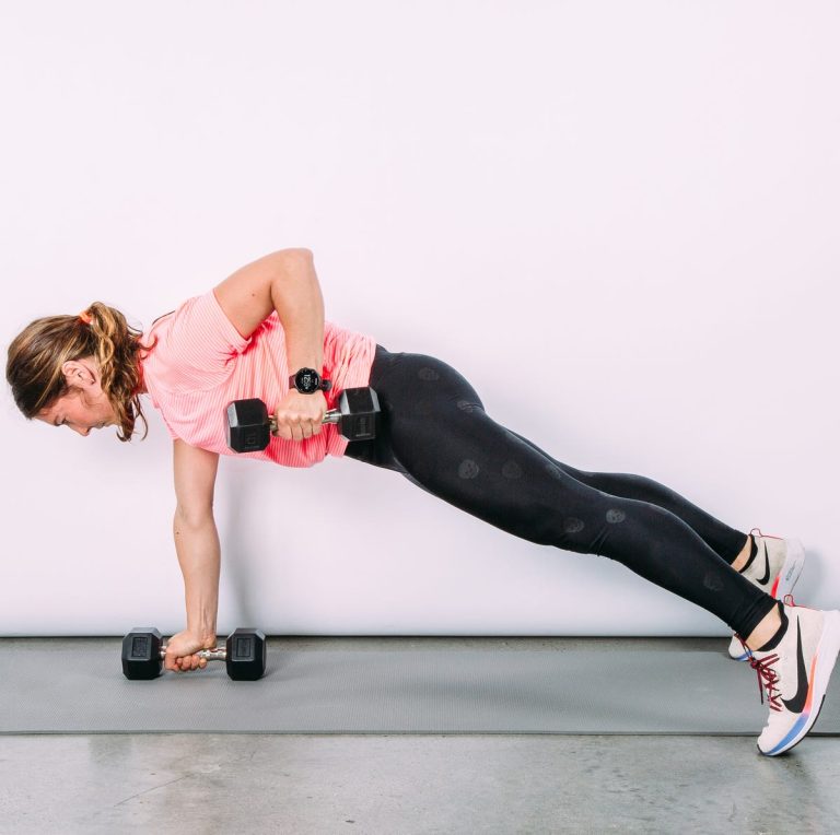 hearst-runnersworld-jess-dumbbell-renegade-row-1588112012