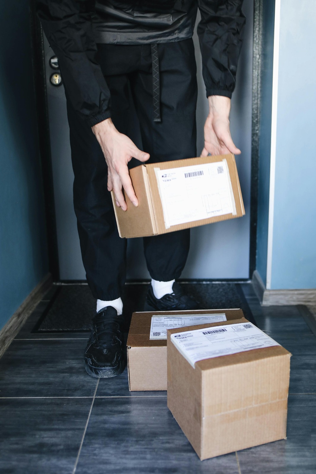Moving Furniture Overseas from UK Price – 2026 Cost Guide